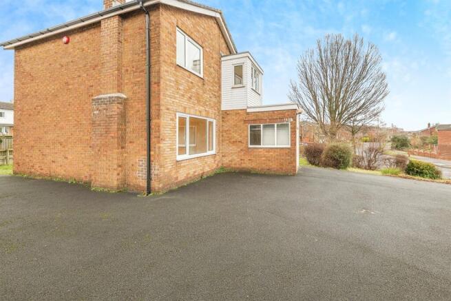 3 bed Detached to rent Image 12