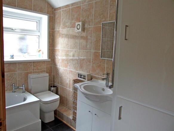 BATHROOM-PHOTO