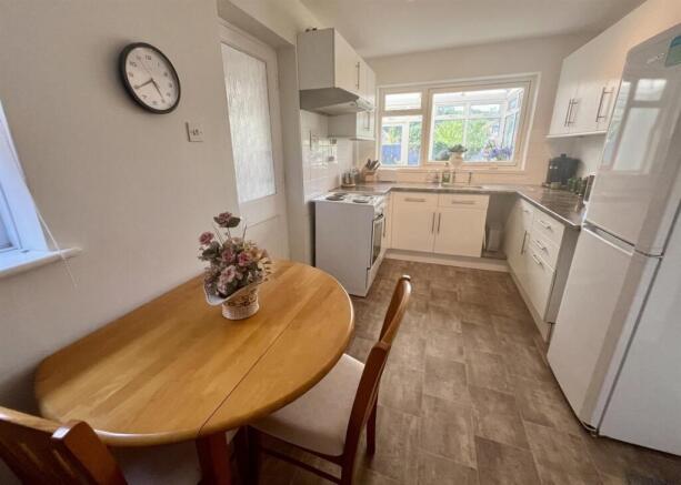 41, Richards Way, Salisbury photo 4