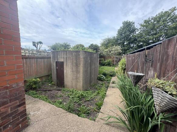 3 bed Terraced to rent Image 10