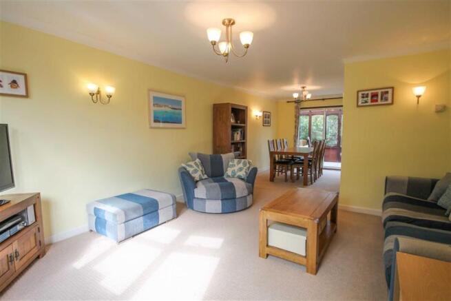 Lounge/dining room