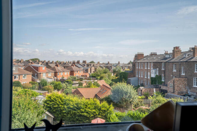 4 bed Semi-Detached for sale Image 11