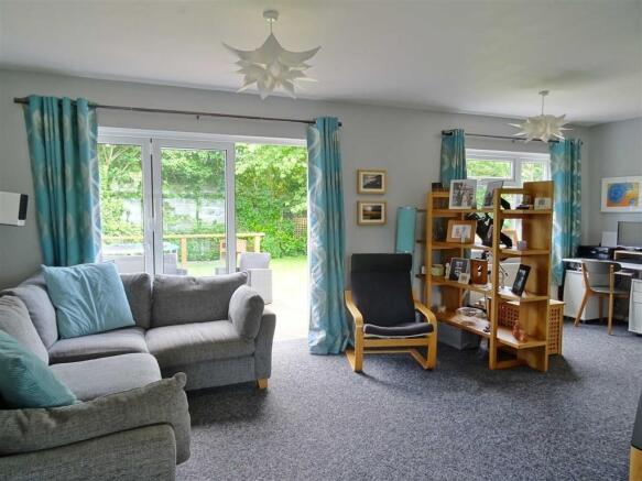SITTING ROOM: