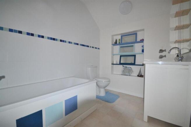 Family Bathroom aspect.JPG