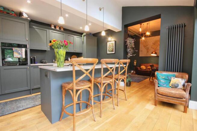 3 bed House for sale Image 5