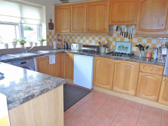 Kitchen2.JPG