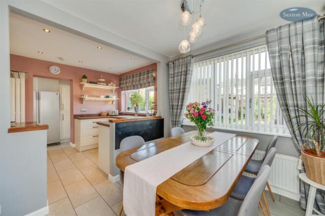 3 bed Semi-Detached for sale Image 6