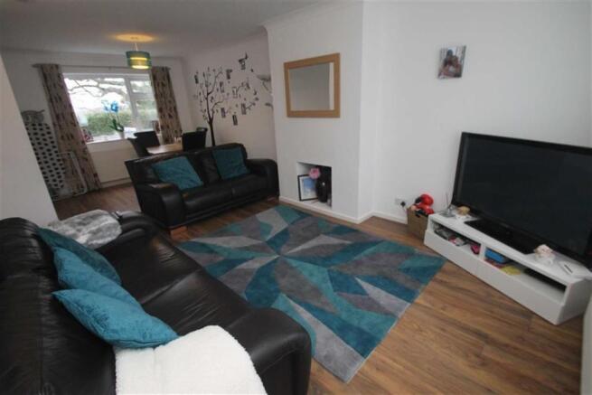 LIVING/DINING ROOM