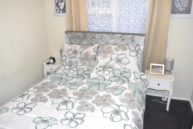 2 bed Park Home for sale Image 4