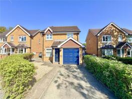 48, Vitre Gardens, Lymington SO41 3NB