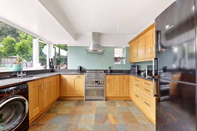 4 bed Semi-Detached for sale Image 5