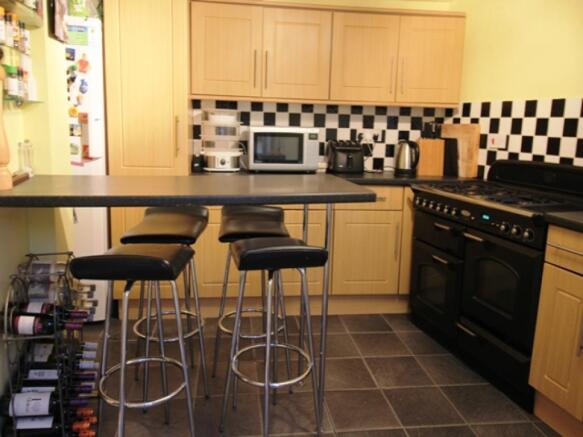 KITCHEN/BREAKFAST RO