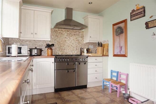 KITCHEN: