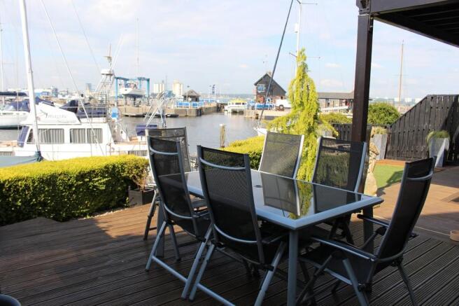 Alfresco Dining