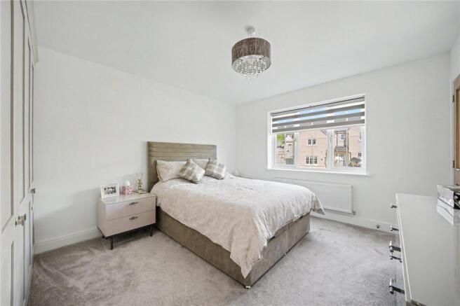 5 bed Detached for sale Image 12