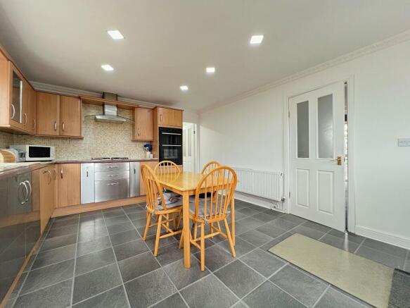 4 bed Detached for sale Image 4