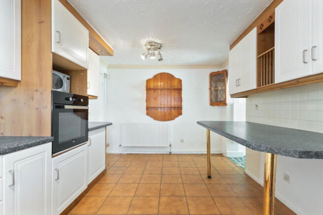4 bed Semi-Detached for sale Image 11