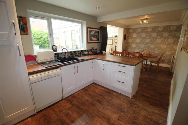 KITCHEN DINING AREA