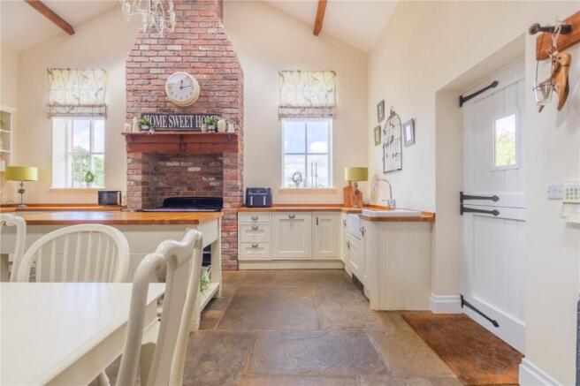 4 bed House for sale Image 6