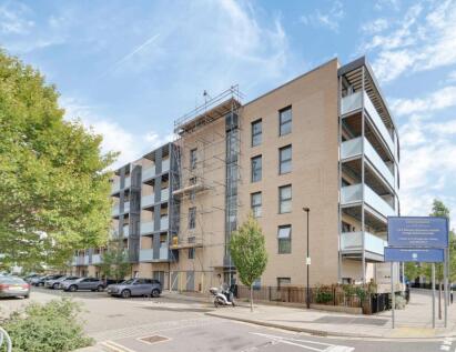 Holmeoak Avenue, Rainham, RM13