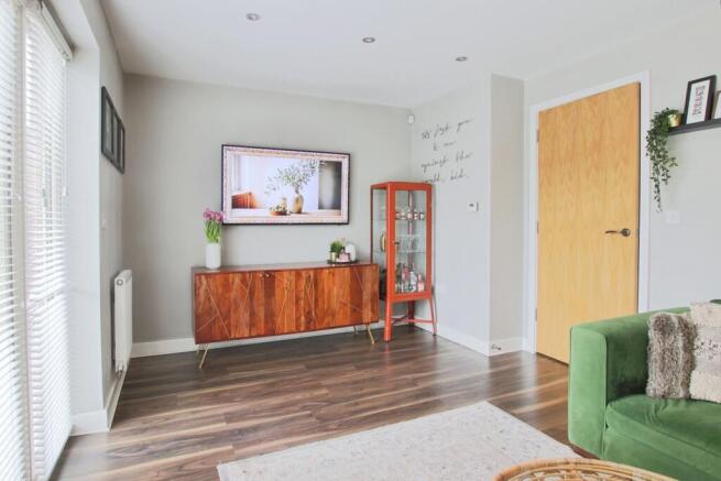 3 bed Semi-Detached for sale Image 3