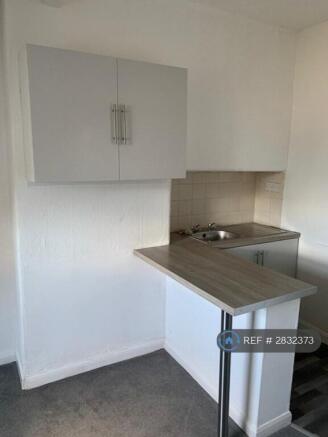 Studio to rent Image 4