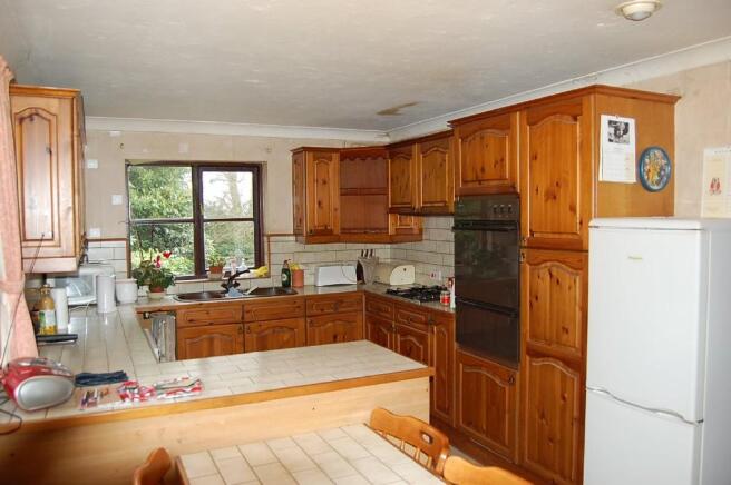 KITCHEN/BREAKFAST