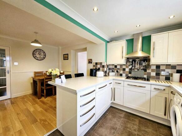 3 bed Semi-Detached Bungalow for sale Image 6