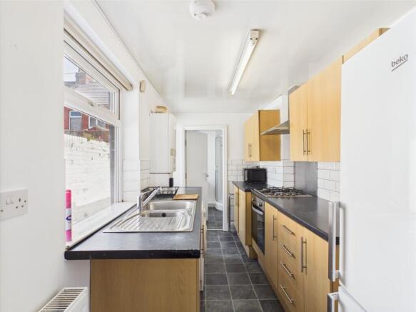 3 bed Terraced to rent Image 4
