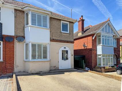 Mill Hill Road, Cowes, PO31