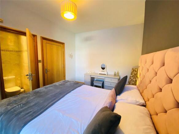 2 bed Flat for sale Image 9