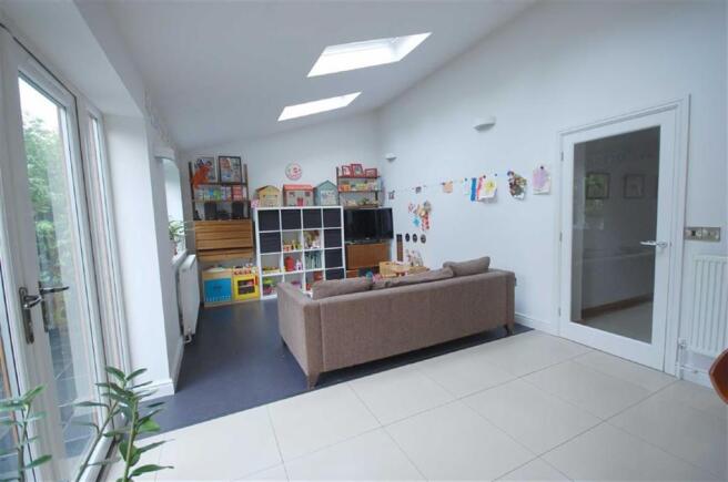 FAMILY KITCHEN