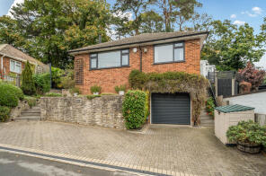 8b Clarebank, Vicarage Lane, Upper Hale, Farnham GU9 0PF