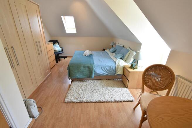 BEDROOM 5