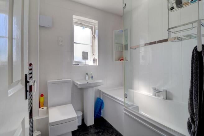 Main Bathroom.jpg