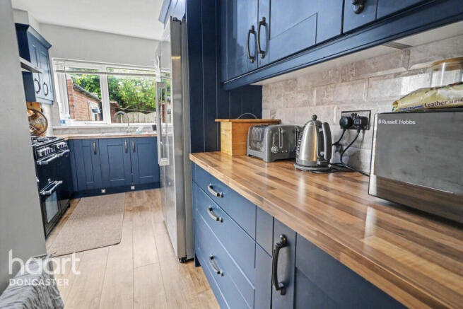 3 bed Semi-Detached for sale Image 9