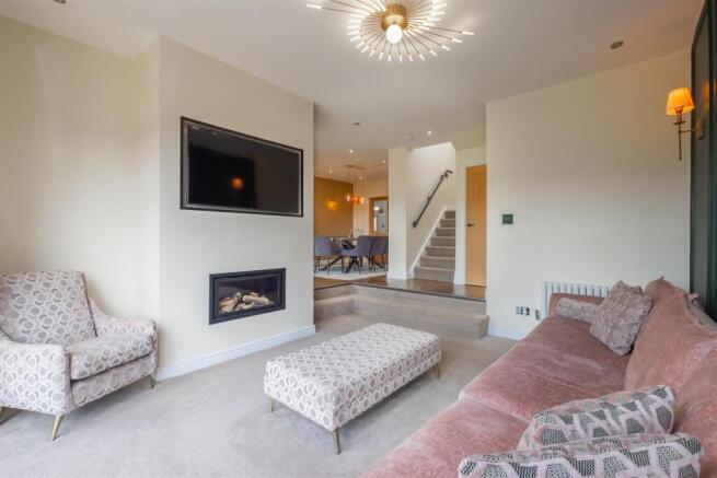 4 bed Detached for sale Image 4