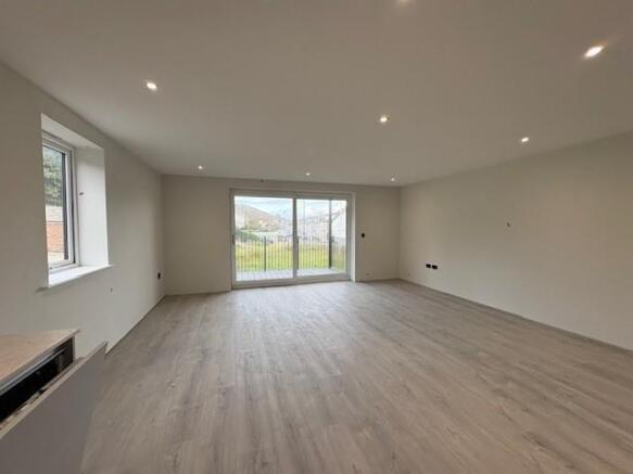 Kitchen/dining/living area