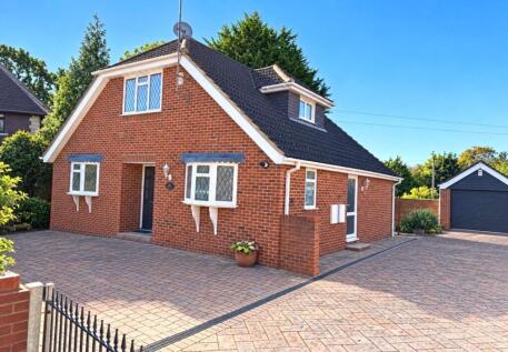 Pinewood Drive, Staines-upon-Thames, Middlesex, TW18