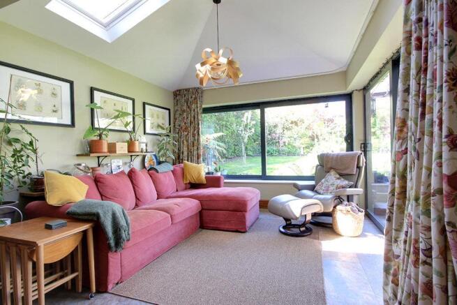 5 bed Detached for sale Image 4