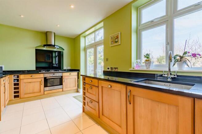 Kitchen/Breakfast Area