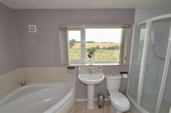 EN-SUITE BATHROOM