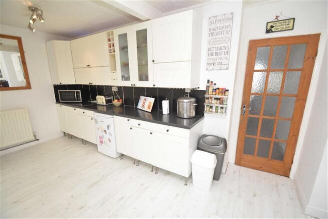 KITCHEN/ BREAKFAST