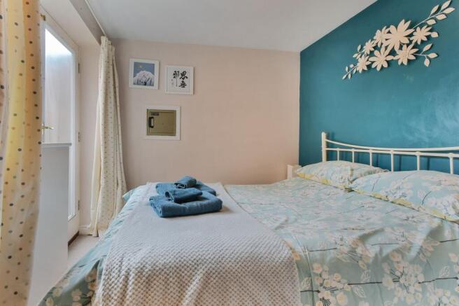 3 bed Flat for sale Image 9