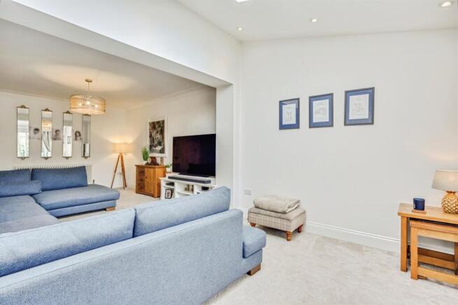 4 bed Detached for sale Image 6