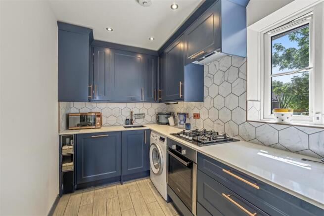 15 Richardson House, Malting Way, TW7 6SD9.jpg