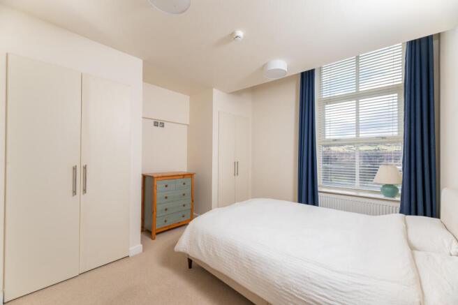 3 bed Apartment for sale Image 10