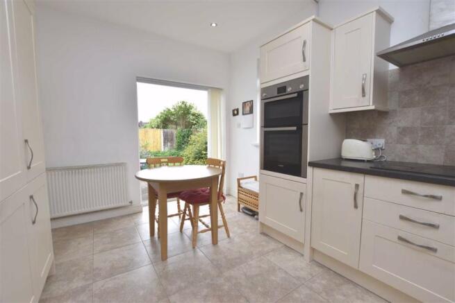 KITCHEN/BREAKFAST ROOM