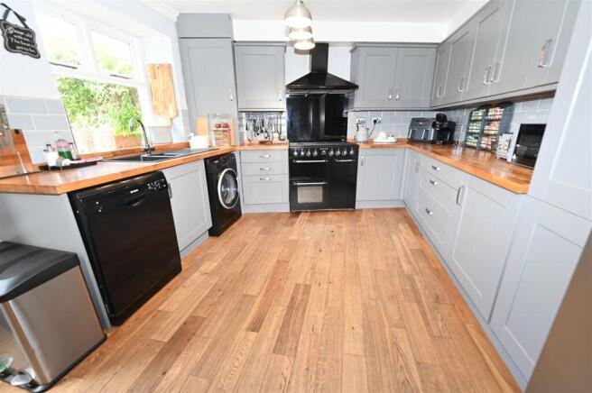 3 bed Not Specified for sale Image 5