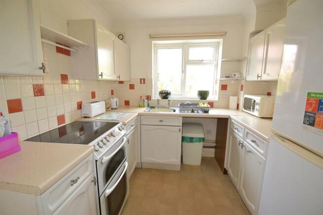 37BEUZEKITCHEN.JPG